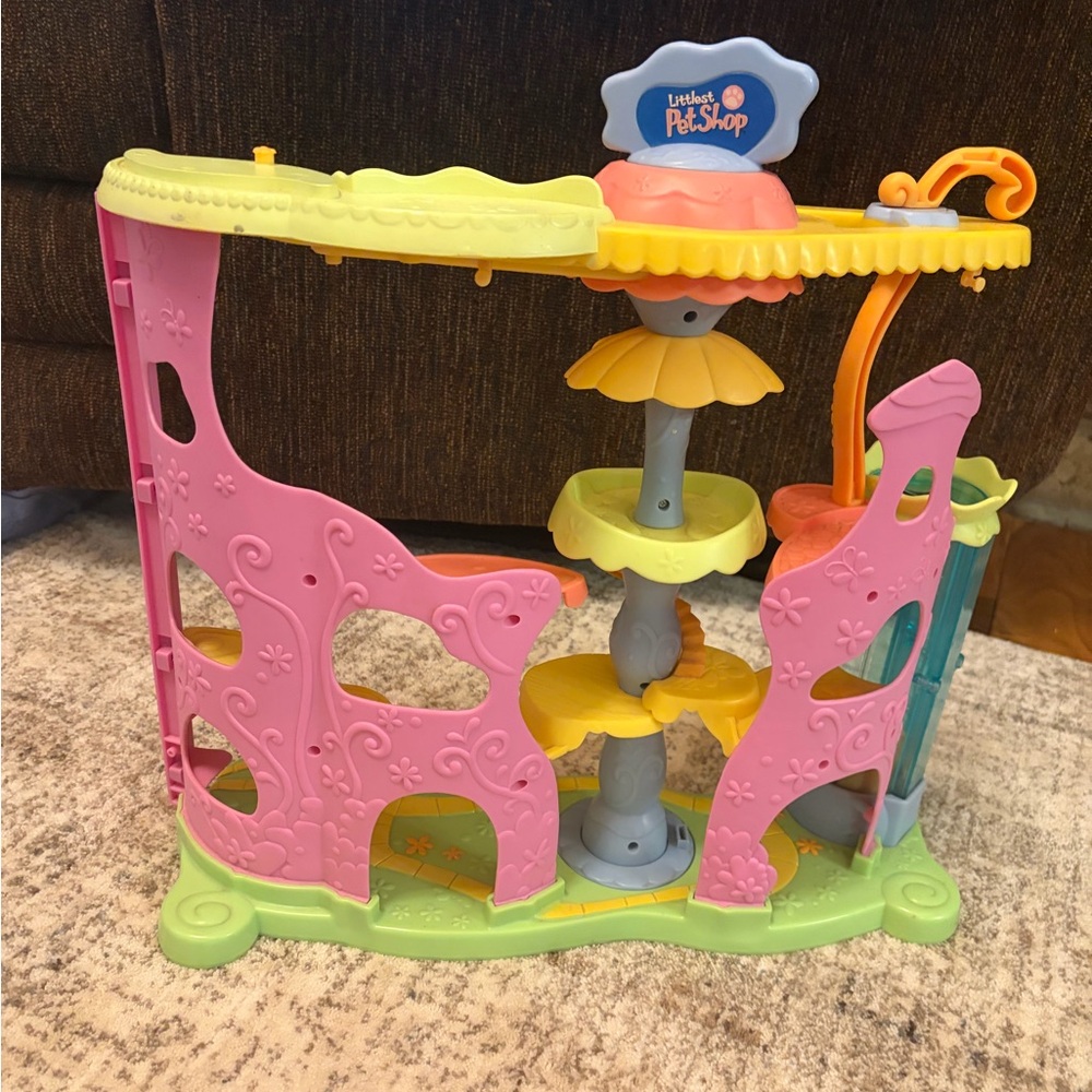 LPS Littlest Pet Shop Round 'n Round Pet Town Playset